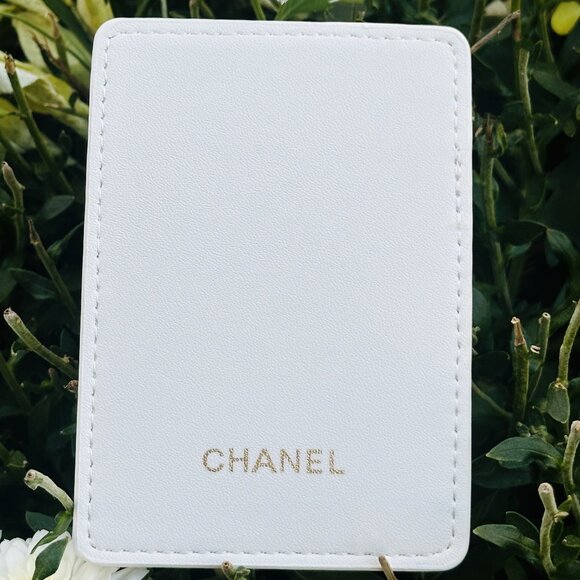 Chanel Coco Crush Novelty Card Case Logo Leather Look White Gold - Picture 3 of 8